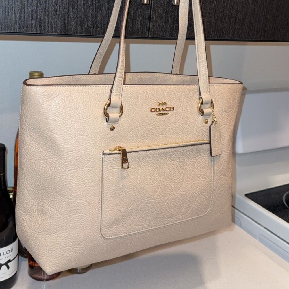 Station Tote Shoulder Bag in Signature leather - Picture 4 of 12